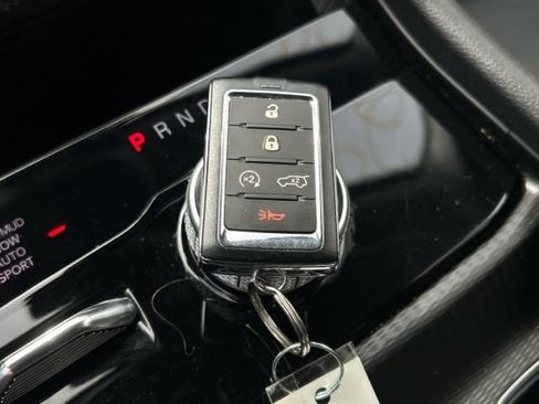 Used 2024 Jeep Grand Cherokee Limited w/ Black Appearance Package image 45