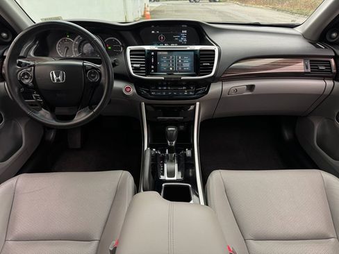 Used 2017 Honda Accord EX-L image 12