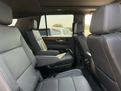 Used 2025 GMC Yukon Denali w/ Sun & Power Step Package AWD/4WD image 43