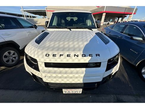 Used 2024 Land Rover Defender 130 X-Dynamic SE image 5