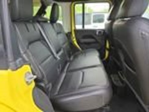 Used 2022 Jeep Wrangler Unlimited Sahara w/ Cold Weather Group AWD/4WD image 21