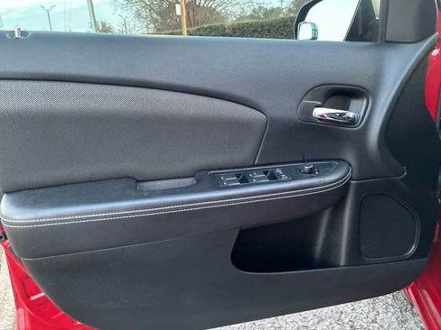 Used 2013 Dodge Avenger SE image 11