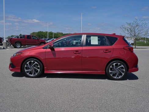 Used 2018 Toyota Corolla iM FWD image 9