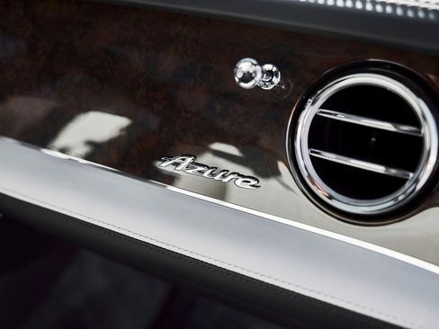 Used 2023 Bentley Bentayga Extended Wheelbase image 41