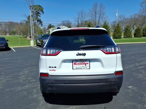 Used 2021 Jeep Cherokee Latitude Plus AWD/4WD image 4