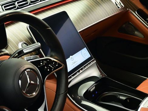 Used 2023 Mercedes-Benz S 580 4MATIC Sedan w/ AMG Line image 19