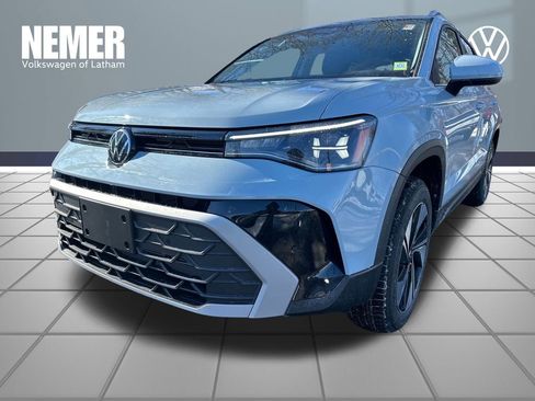 New 2026 Volkswagen Taos SE image 1