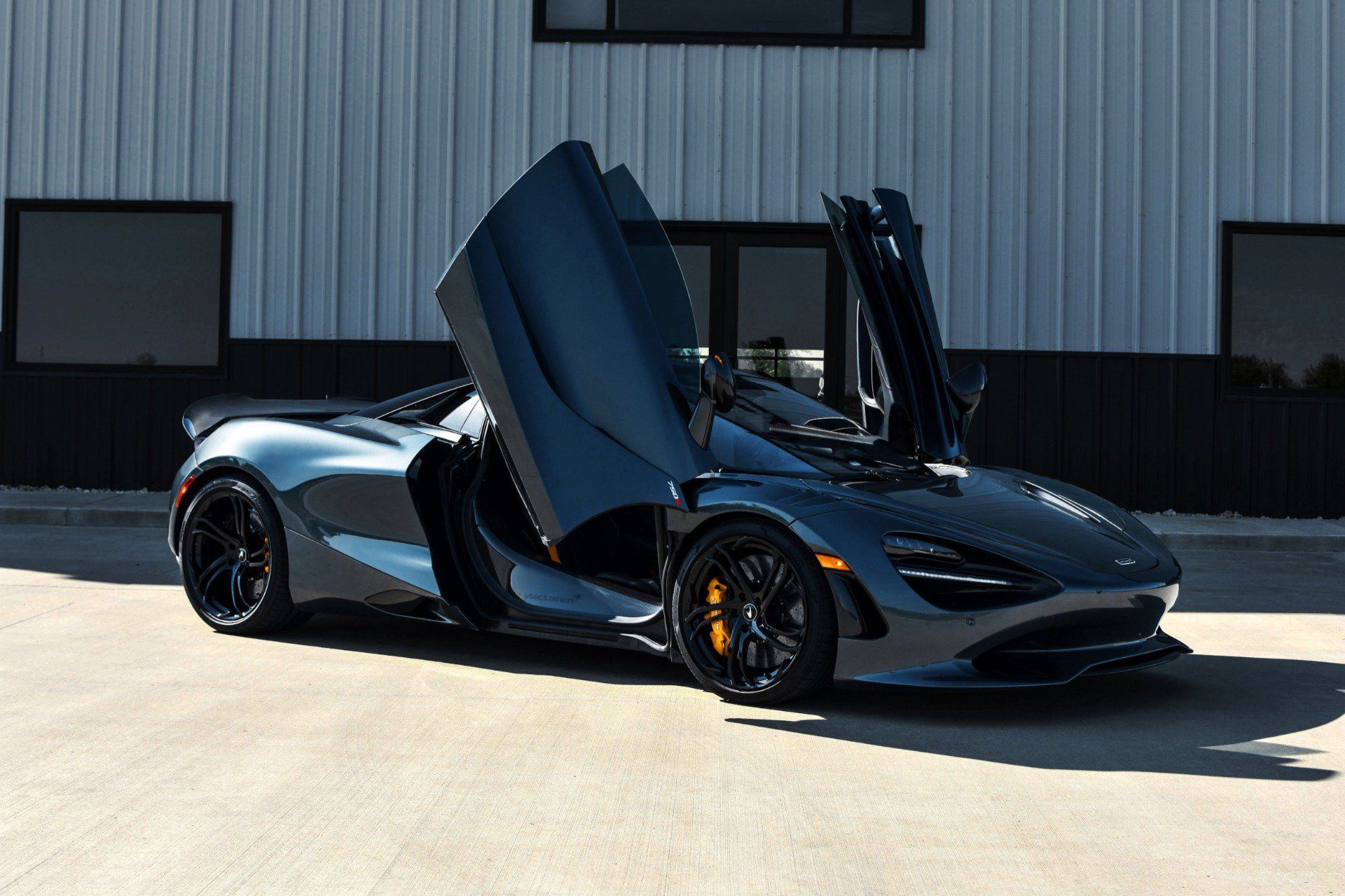 Used 2024 McLaren 750S Spider RWD image 1