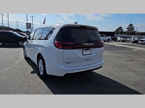 New 2026 Chrysler Pacifica Select image 28