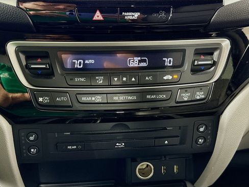 Used 2017 Honda Pilot Elite image 16