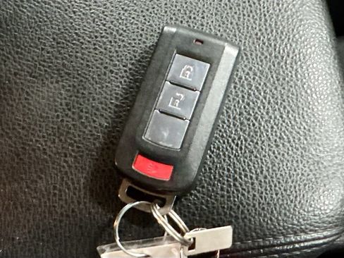 Used 2016 Mitsubishi Outlander SE AWD/4WD image 34