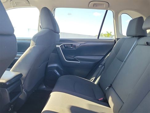 Used 2021 Toyota RAV4 LE image 12