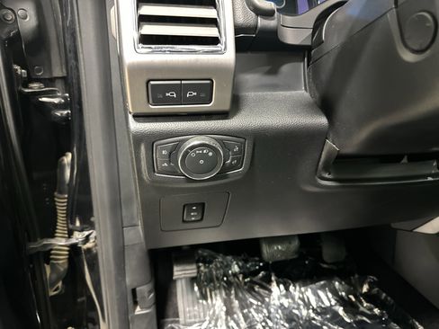 Used 2016 Ford F150 Platinum w/ Equipment Group 701A Luxury image 37