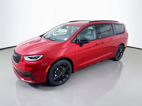 New 2026 Chrysler Pacifica Select image 3