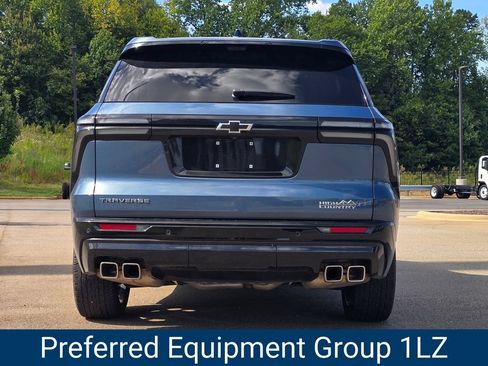 Certified 2025 Chevrolet Traverse High Country FWD image 3