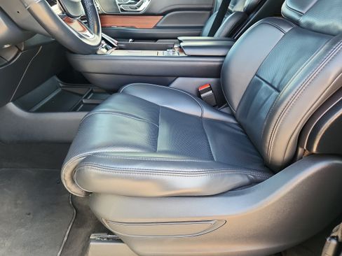 Used 2024 Lincoln Navigator Premiere AWD/4WD image 10