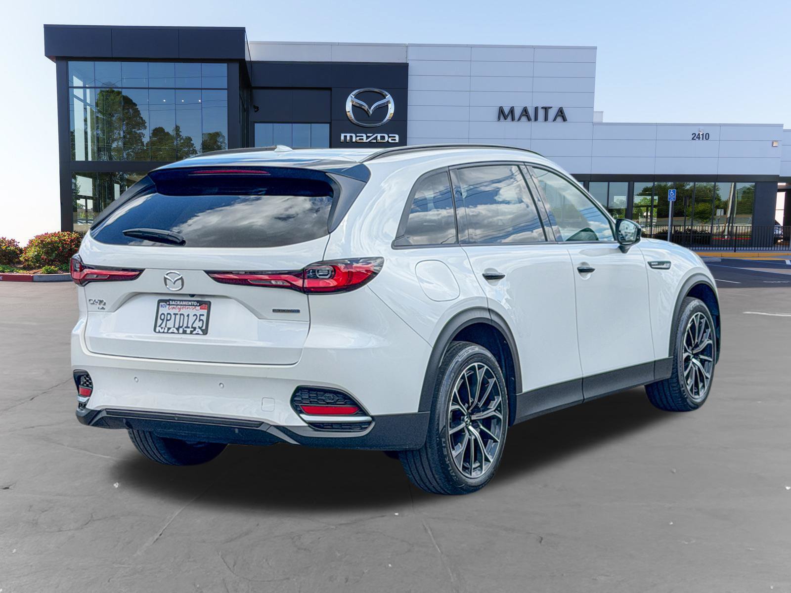Certified 2025 MAZDA CX-70 Plug-In Hybrid w/ Premium Pkg AWD/4WD image 4