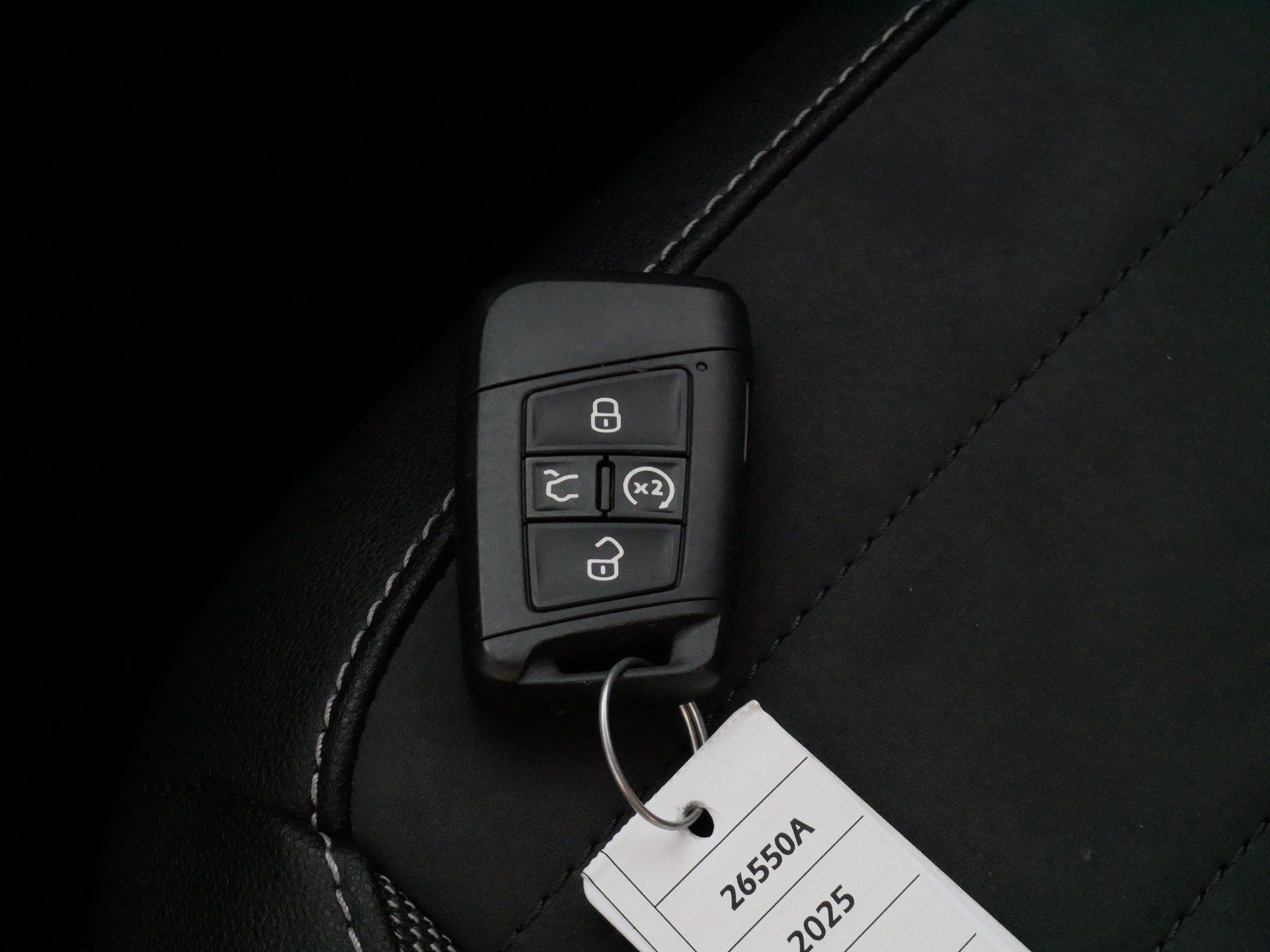 Certified 2025 Volkswagen Taos SE AWD/4WD image 32
