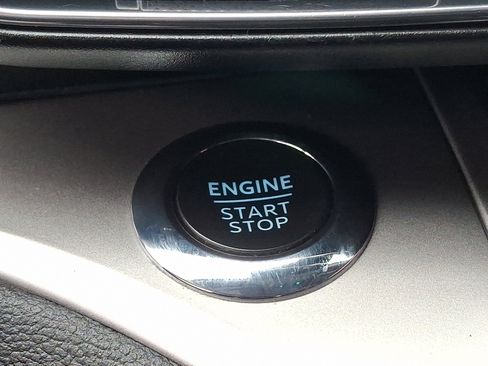 Used 2022 Ford Explorer XLT w/ Equipment Group 202A image 26