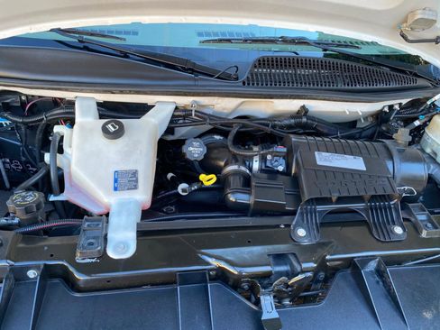 Used 2017 Chevrolet Express 3500 Extended image 27