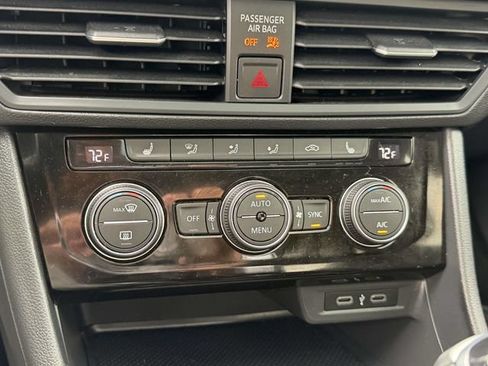Certified 2023 Volkswagen Jetta SE w/ Panoramic Sunroof Package FWD image 31
