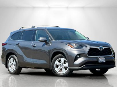 Used 2022 Toyota Highlander LE