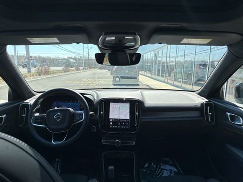Certified 2025 Volvo XC40 B5 Plus image 18