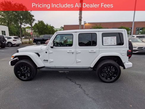 Used 2022 Jeep Wrangler Unlimited Sahara AWD/4WD image 7