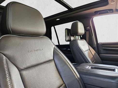 Used 2021 GMC Yukon Denali w/ Denali Ultimate Package AWD/4WD image 23