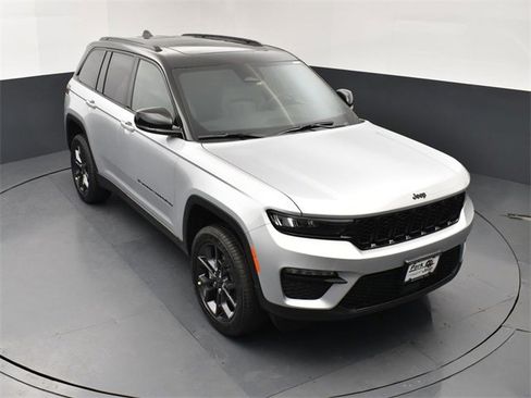 New 2025 Jeep Grand Cherokee Limited image 13