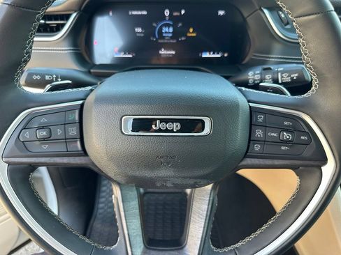 Used 2023 Jeep Grand Cherokee Limited AWD/4WD image 26