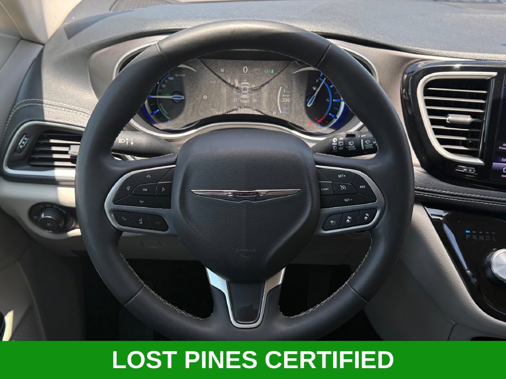 Used 2023 Chrysler Pacifica Touring-L FWD image 19