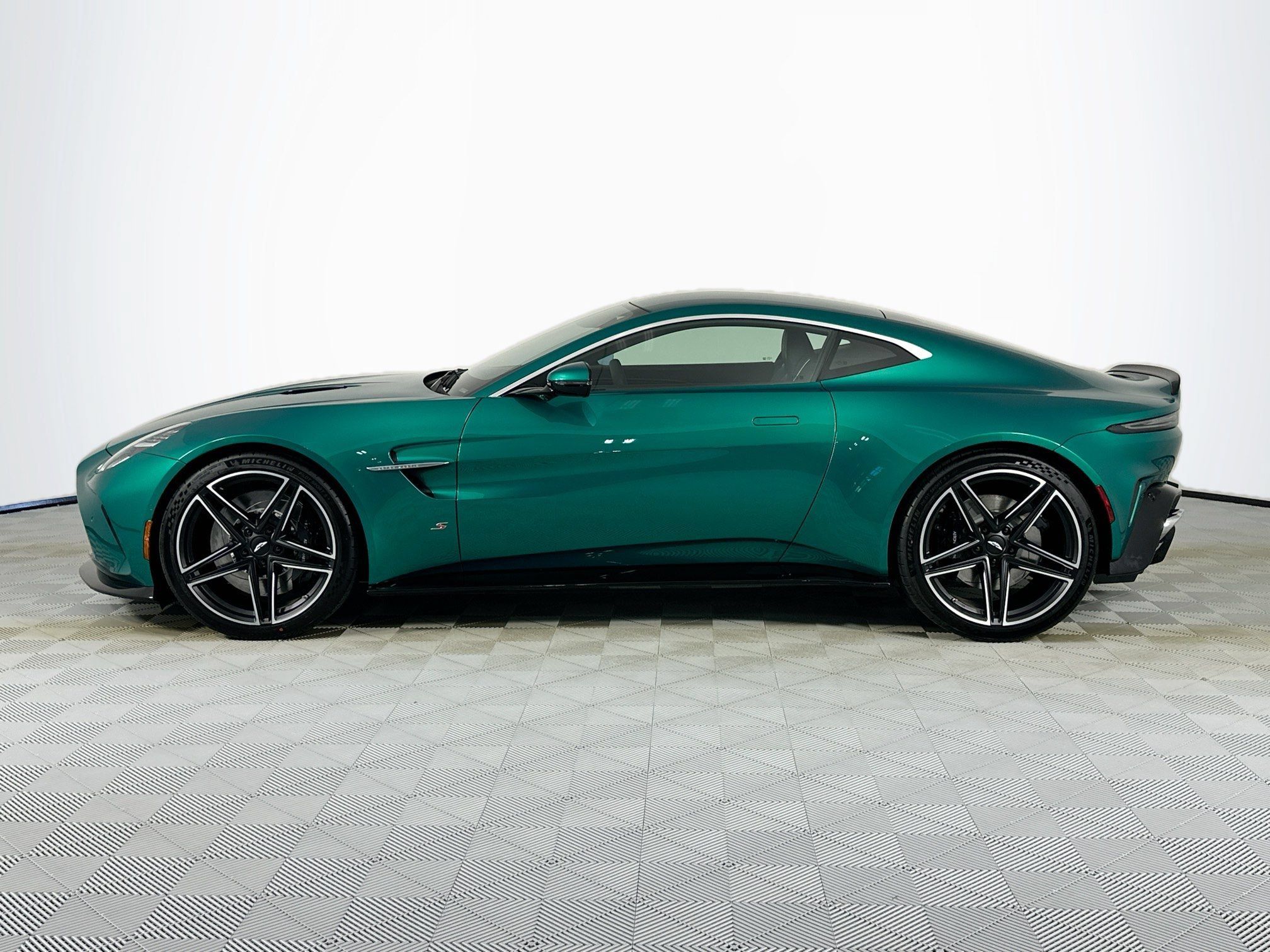 New 2026 Aston Martin V8 Vantage S RWD image 8