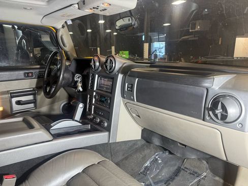 Used 2003 HUMMER H2 w/ Preferred Equipment Group AWD/4WD image 18