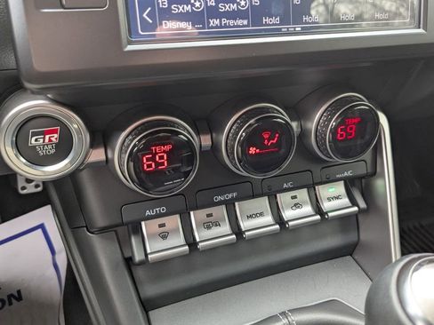 Used 2025 Toyota GR86 Premium image 21