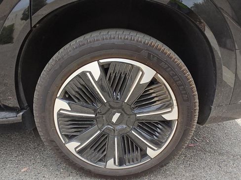 Used 2025 Cadillac Escalade IQ Sport 2 AWD/4WD image 11