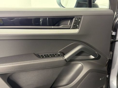 Certified 2026 Porsche Cayenne AWD/4WD image 15