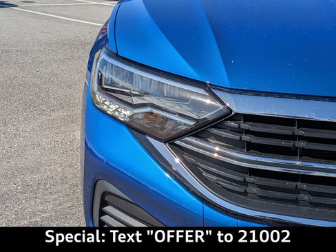 Used 2024 Volkswagen Jetta SE image 9