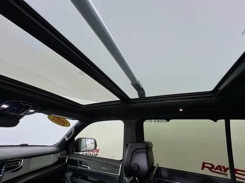 Used 2022 Jeep Wagoneer Series III w/ Premium Group I image 26