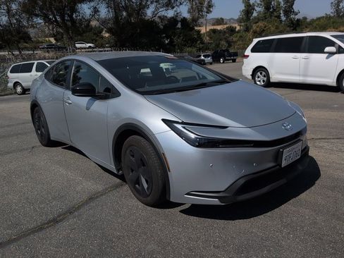 Used 2025 Toyota Prius LE FWD image 1