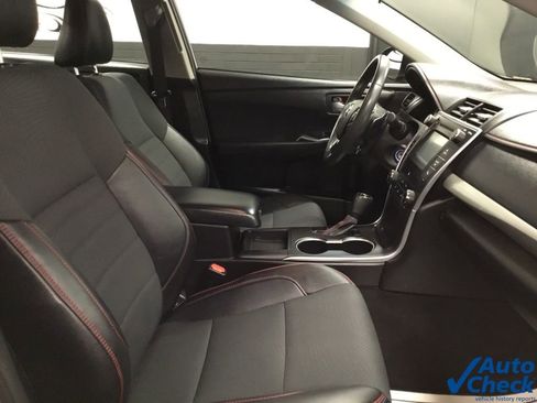 Used 2017 Toyota Camry SE w/ Moonroof Package image 36