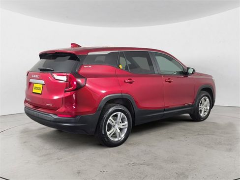 Used 2023 GMC Terrain SLE image 5