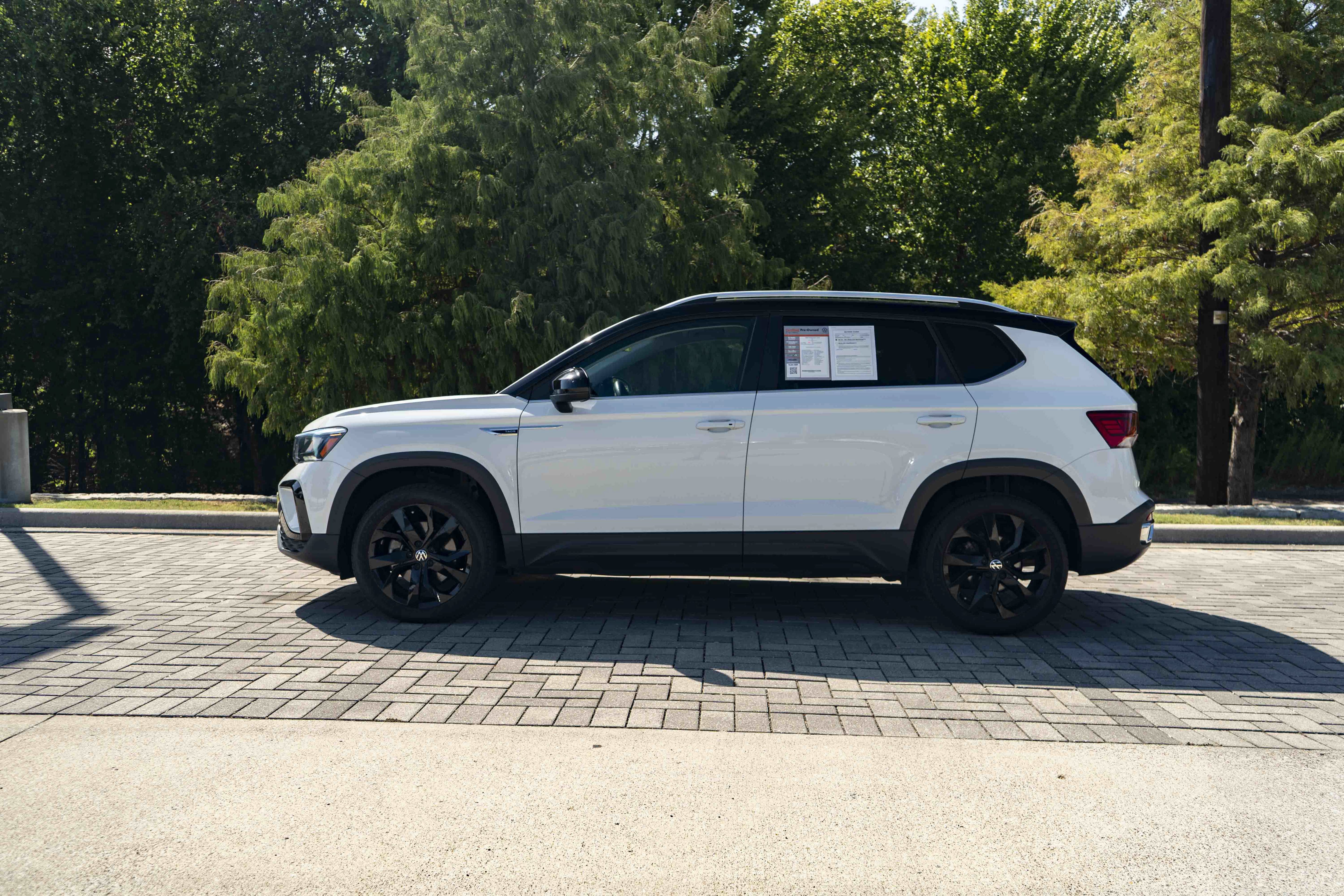 Certified 2023 Volkswagen Taos SE w/ Panoramic Sunroof Package FWD image 5
