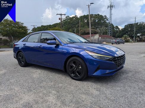 Used 2023 Hyundai Elantra SEL w/ Preferred Accessory Package FWD image 1