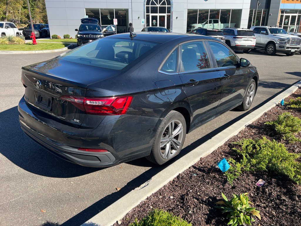 Used 2023 Volkswagen Jetta SE FWD image 4
