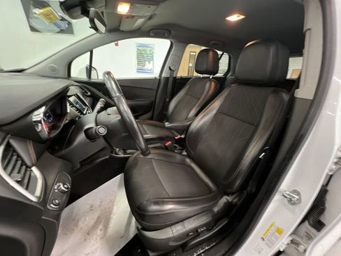 Used 2019 Chevrolet Trax LT w/ LT Convenience Package image 20