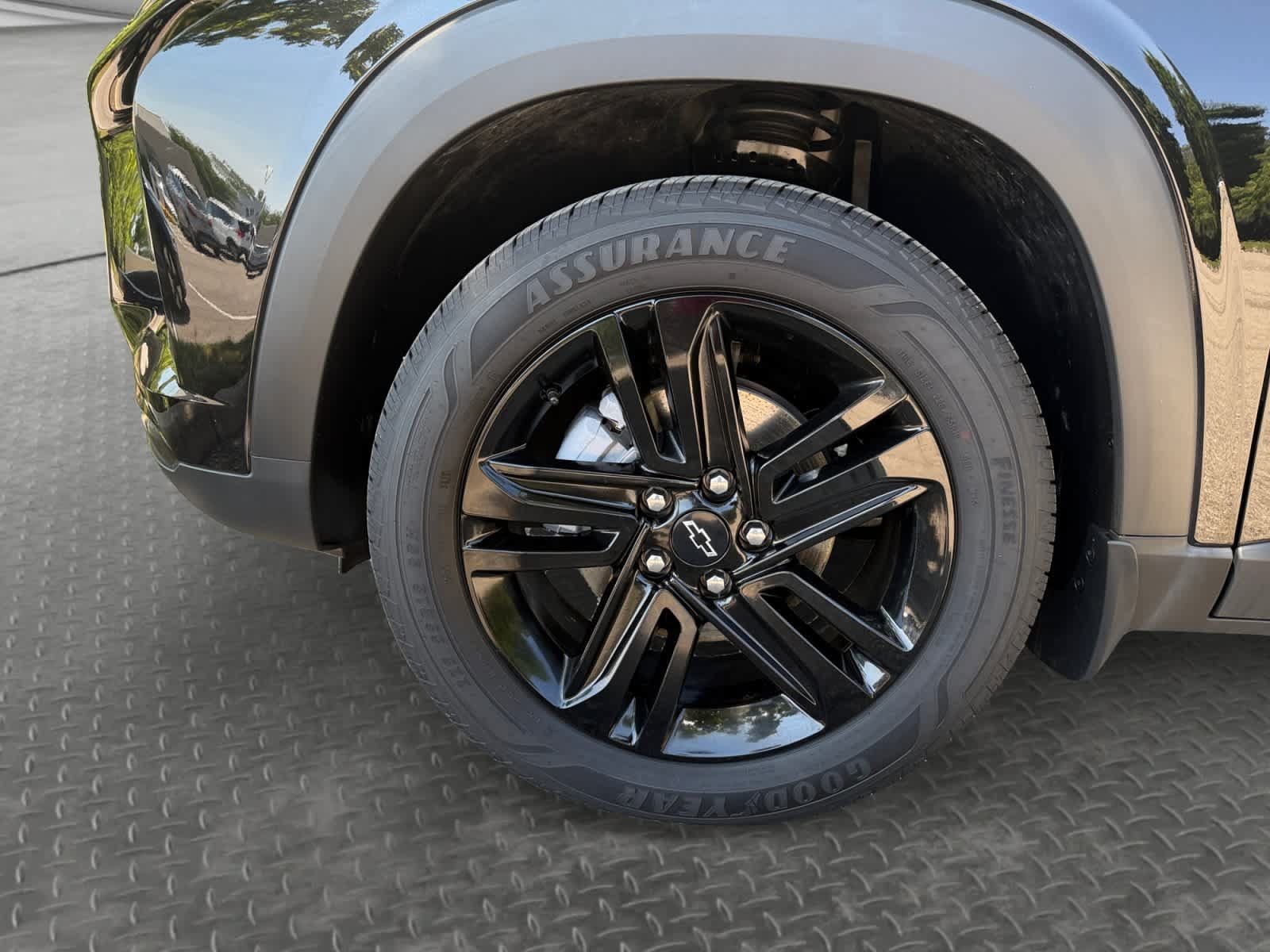 Used 2026 Chevrolet Trax ACTIV w/ Sunroof Package FWD image 9