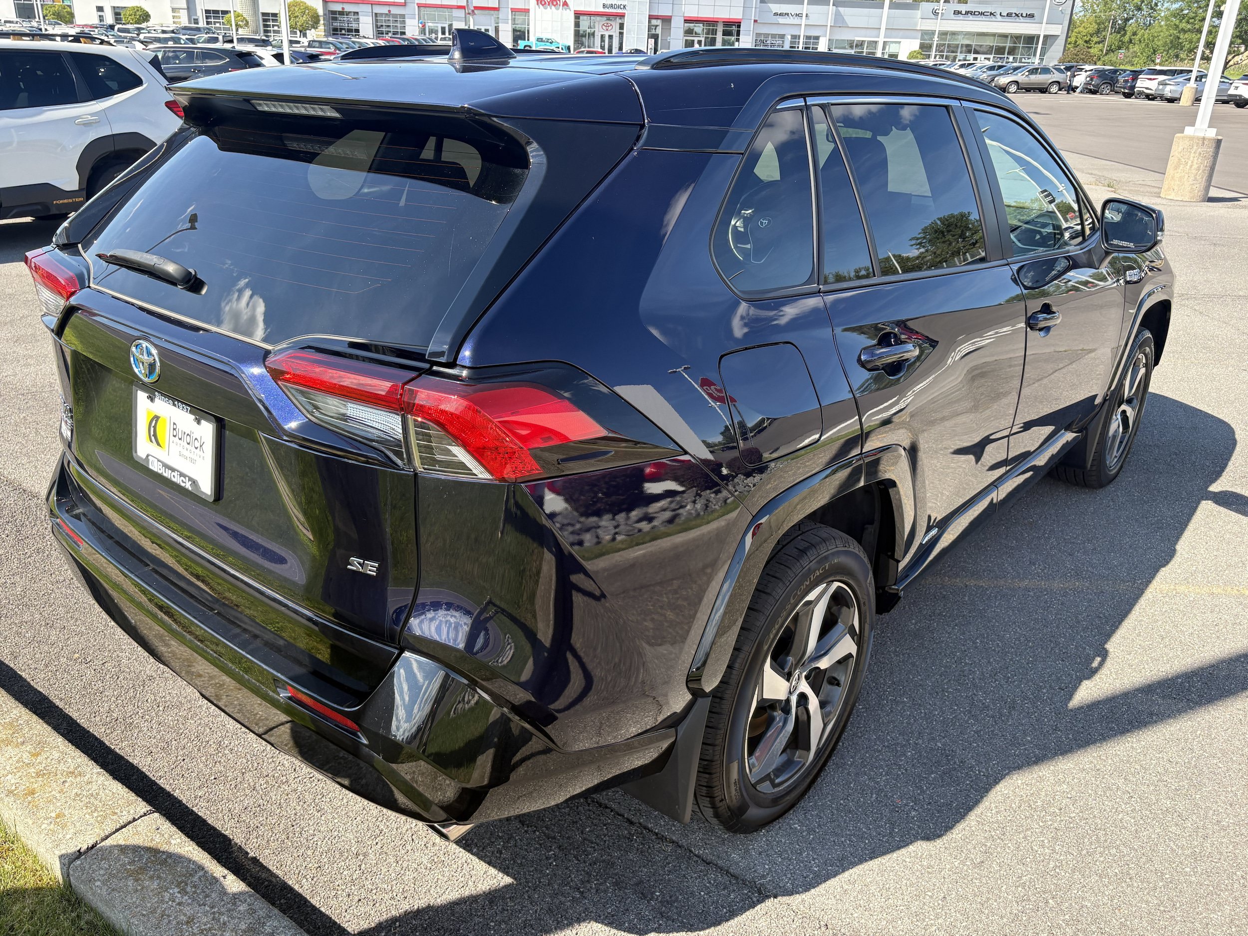 Used 2021 Toyota RAV4 SE w/ Weather & Moonroof Package AWD/4WD image 6