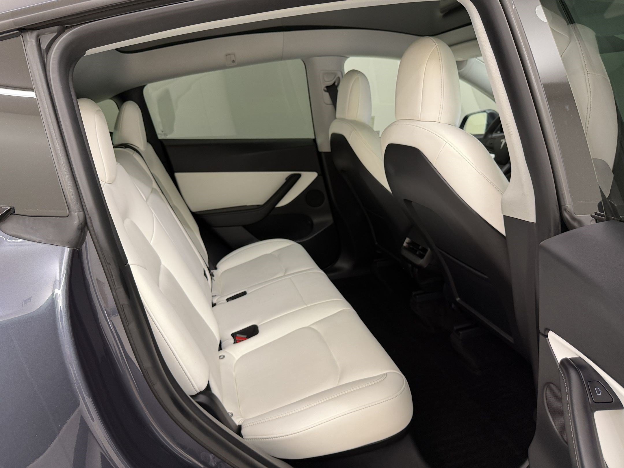 Used 2021 Tesla Model Y Long Range AWD/4WD image 30
