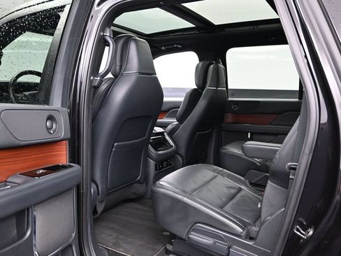 Used 2022 Lincoln Navigator L Reserve AWD/4WD image 22